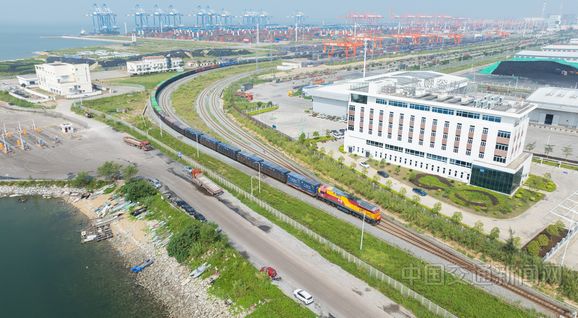 今年西部陸海新通道鐵海聯運班列累計發運貨物突破60萬標箱
